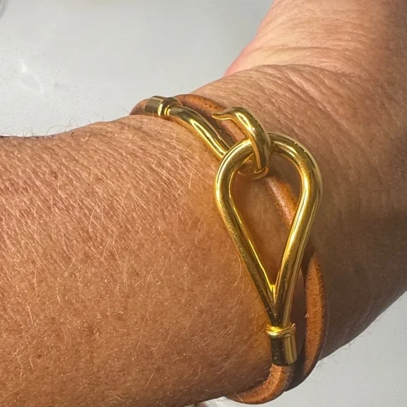 🔥 Hermès Leather Wrap Bracelet – Brown & Gold Hook Clasp – Authentic & Chic 🔥 - Picture 8 of 8